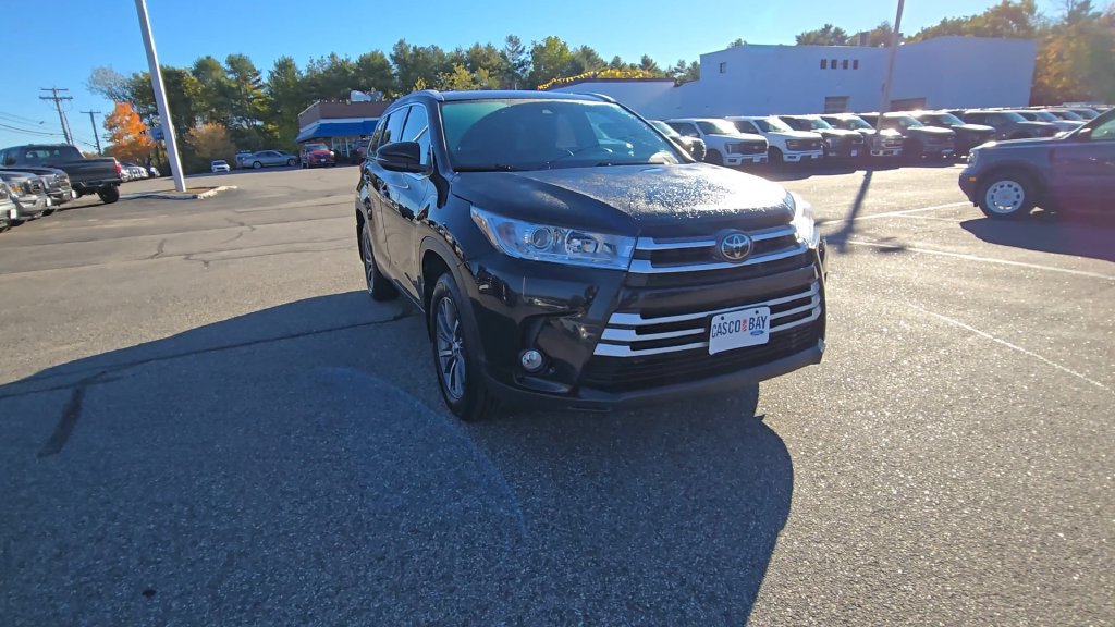 Used 2019 Toyota Highlander XLE w/ Carpet Mat Package (TMS) AWD/4WD image 14