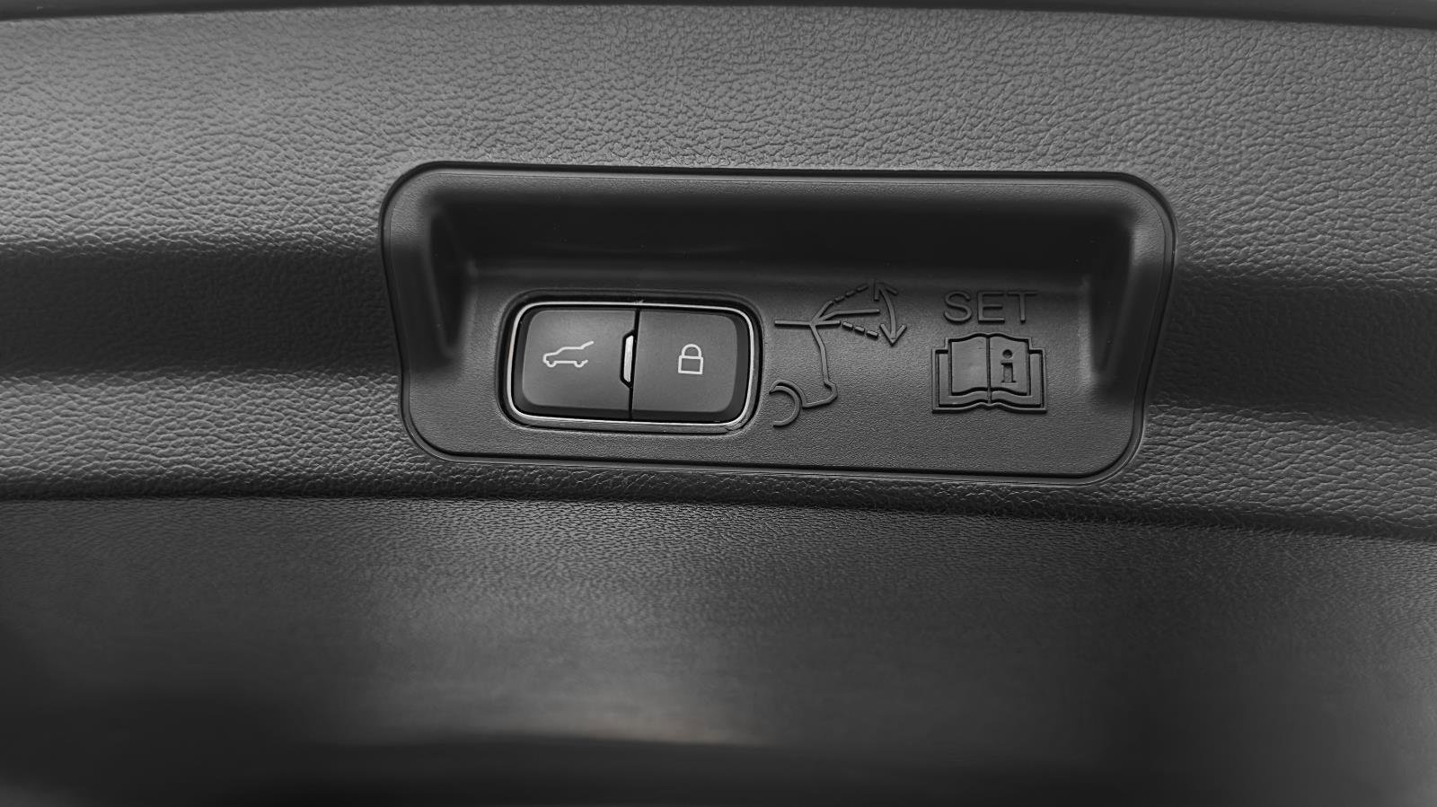 Certified 2023 Ford Explorer Limited w/ Equipment Group 301A image 8