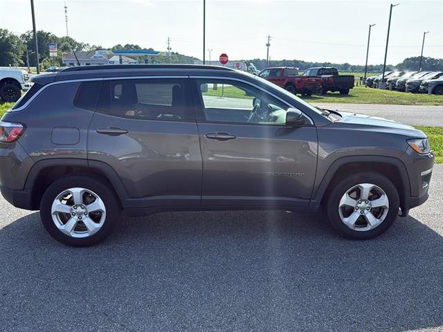 Used 2020 Jeep Compass Latitude w/ Popular Equipment Group AWD/4WD image 3