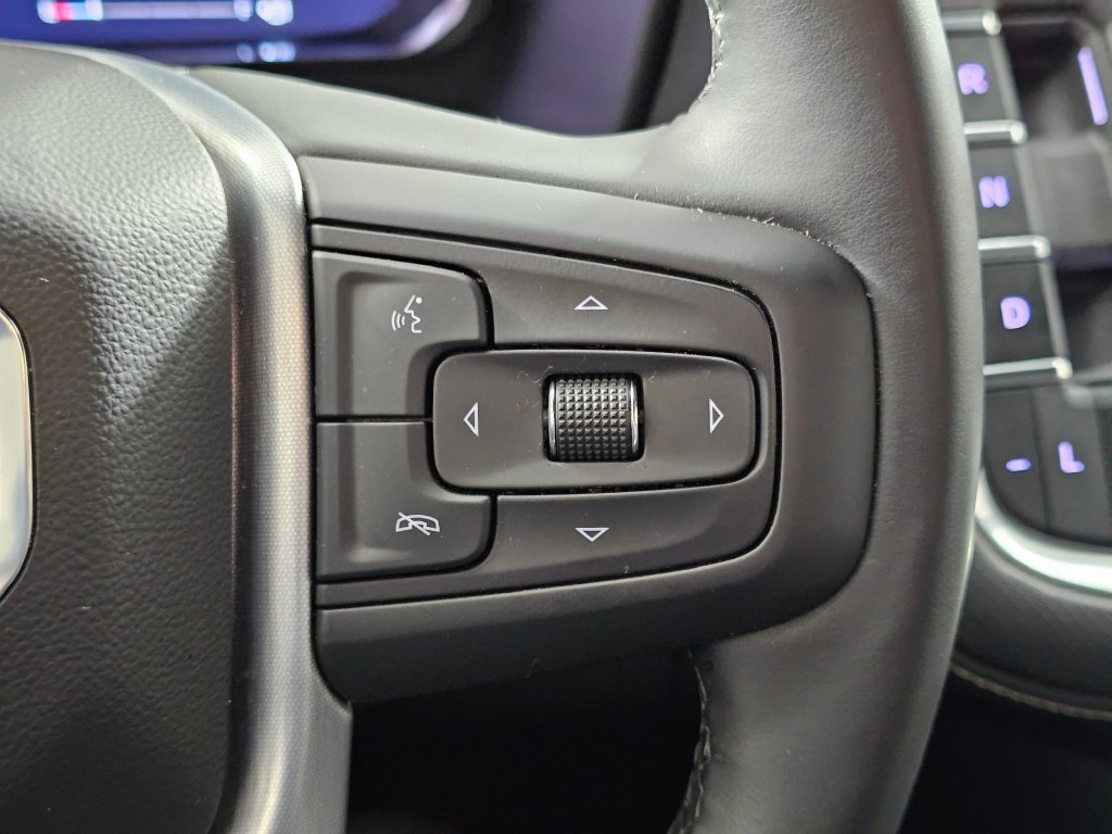Used 2024 GMC Yukon XL SLT w/ SLT Luxury Package AWD/4WD image 31