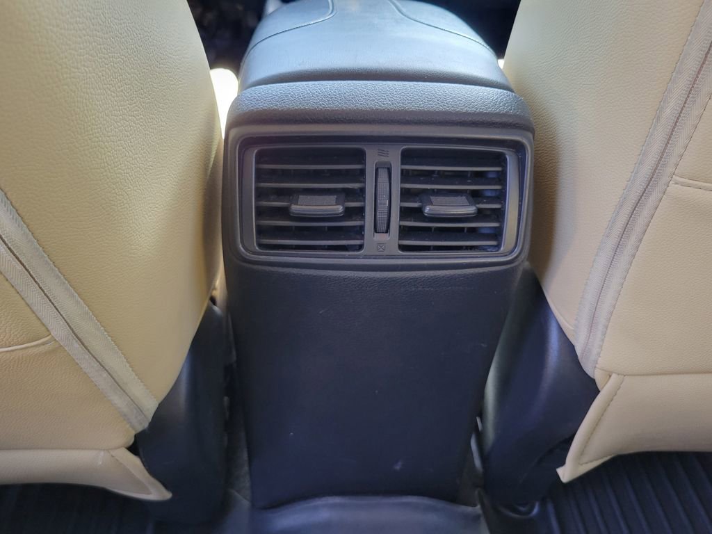 Used 2018 Nissan Rogue SV w/ Premium Package FWD image 39