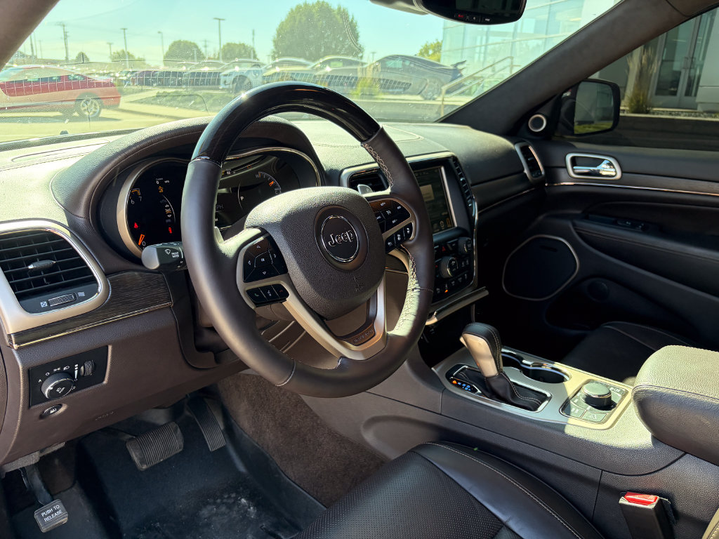 Used 2017 Jeep Grand Cherokee Summit AWD/4WD image 9