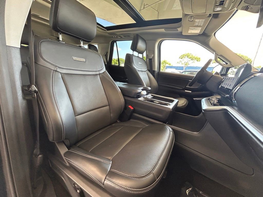 Certified 2025 Ford Expedition Platinum w/ Driver's Package AWD/4WD image 31