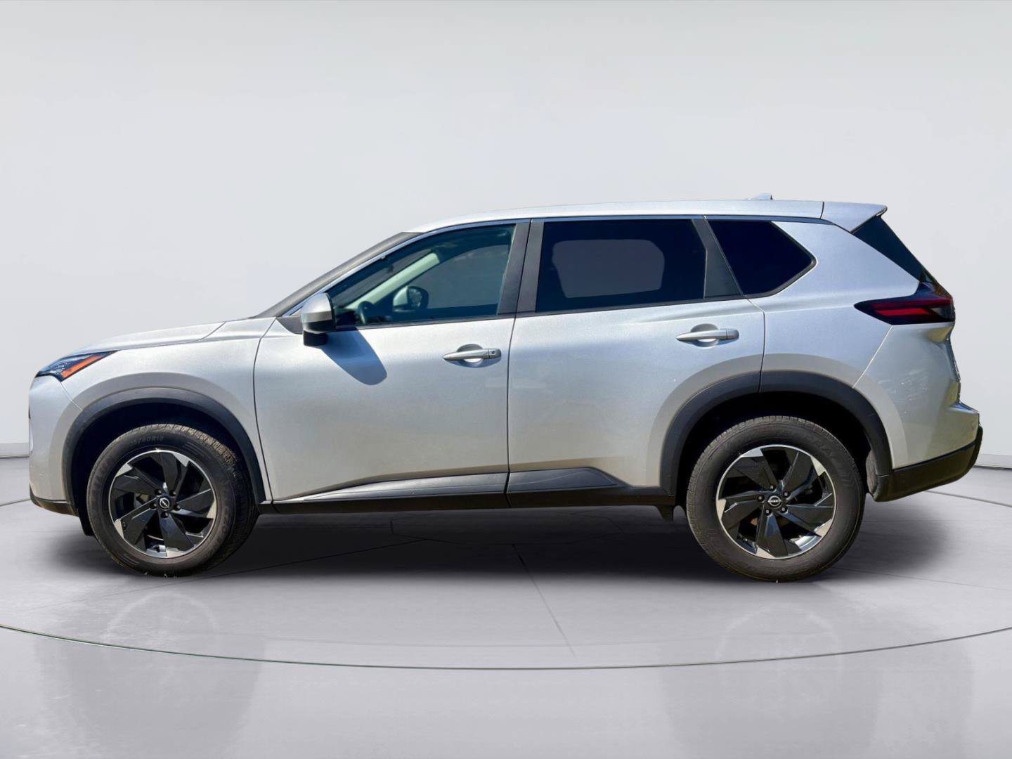 Used 2025 Nissan Rogue SV AWD/4WD image 5