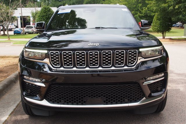 Used 2023 Jeep Grand Cherokee Summit AWD/4WD image 2