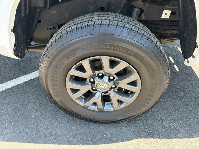 Used 2022 Toyota Tacoma SR5 w/ SR5 Appearance Package (SM) AWD/4WD image 11