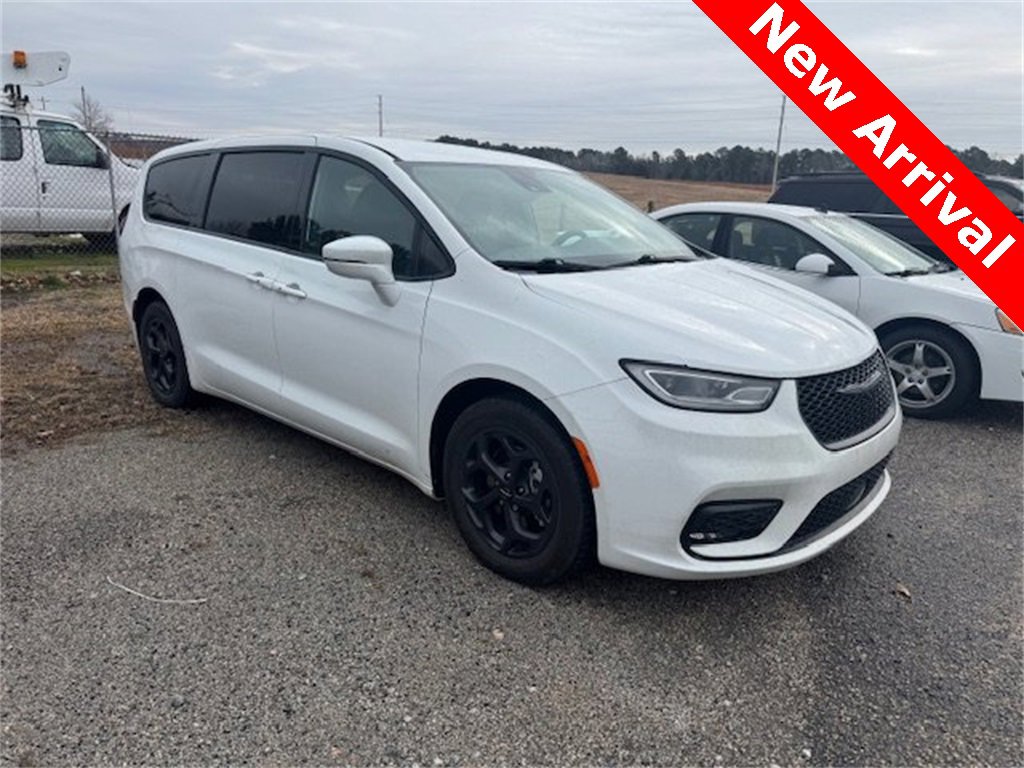 Used 2022 Chrysler Pacifica Touring-L w/ S Appearance Package