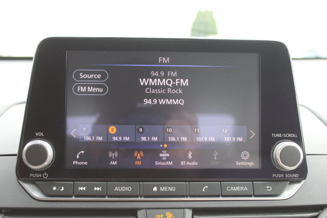 Used 2025 Nissan Altima 2.5 SV FWD image 3