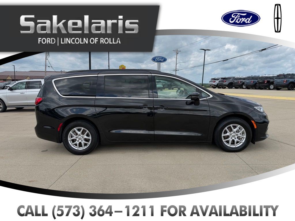 Used 2022 Chrysler Pacifica Touring-L FWD image 4