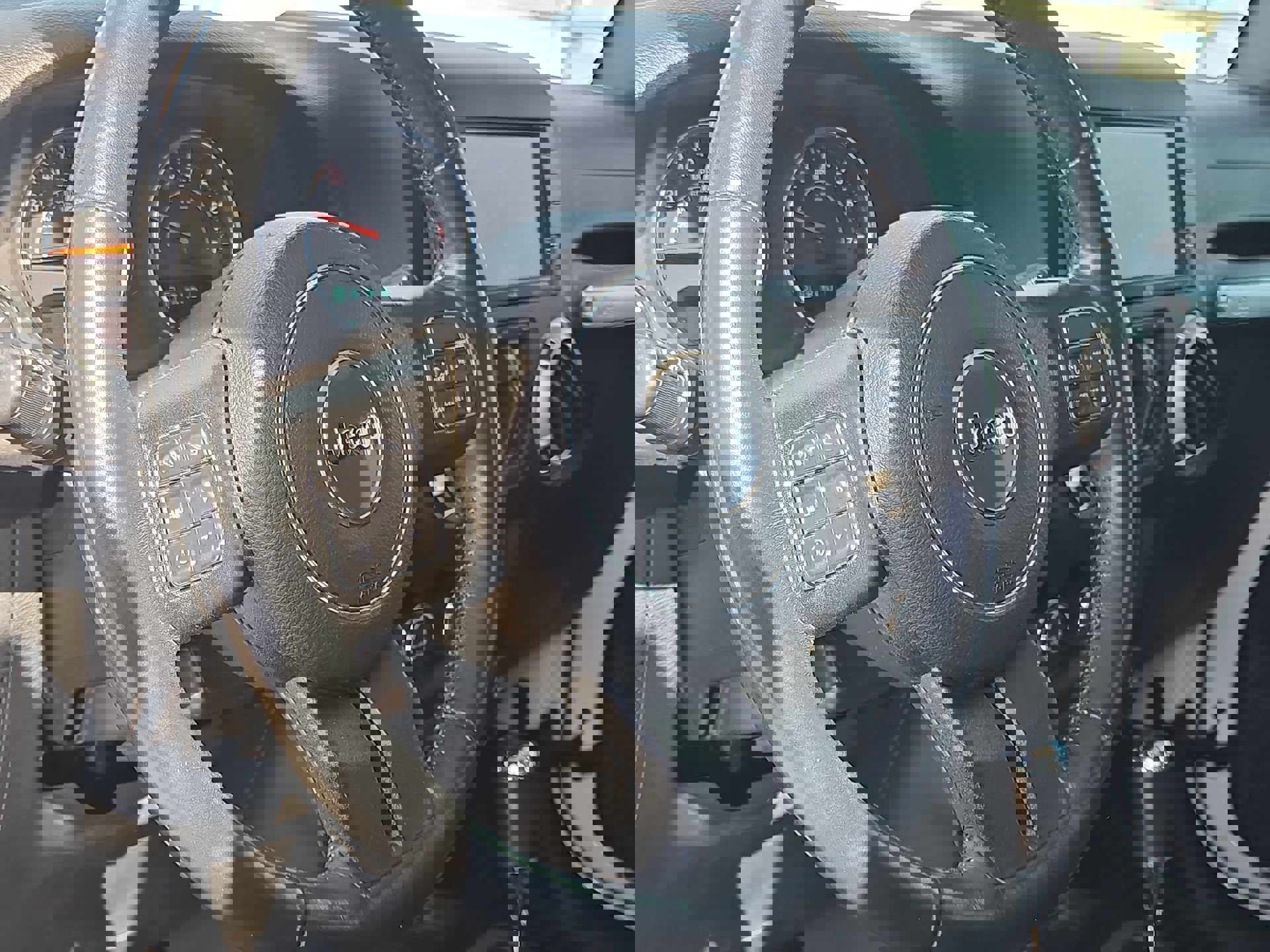 Used 2017 Jeep Wrangler Unlimited Rubicon w/ Connectivity Group image 13