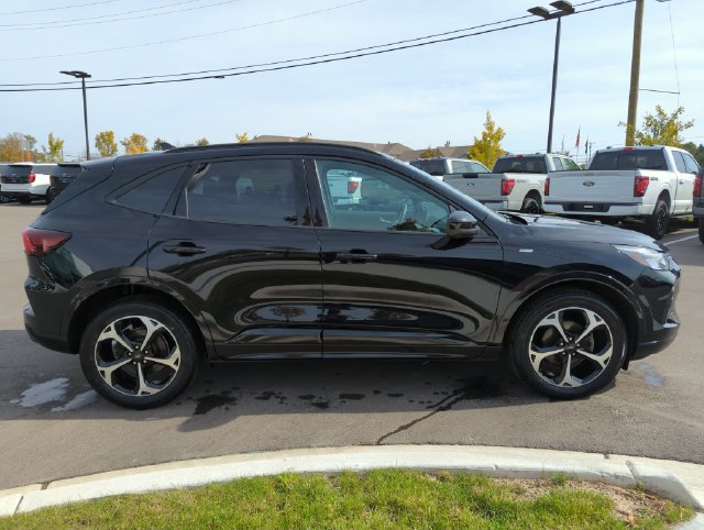Certified 2024 Ford Escape ST-Line Select w/ Tech Pack #2 AWD/4WD image 6