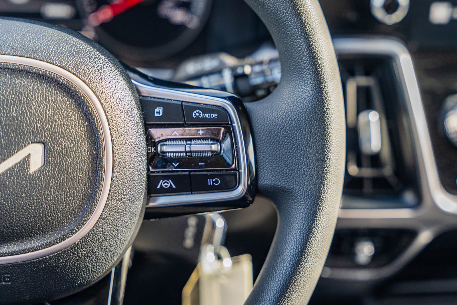 Used 2023 Kia Sorento LX image 26