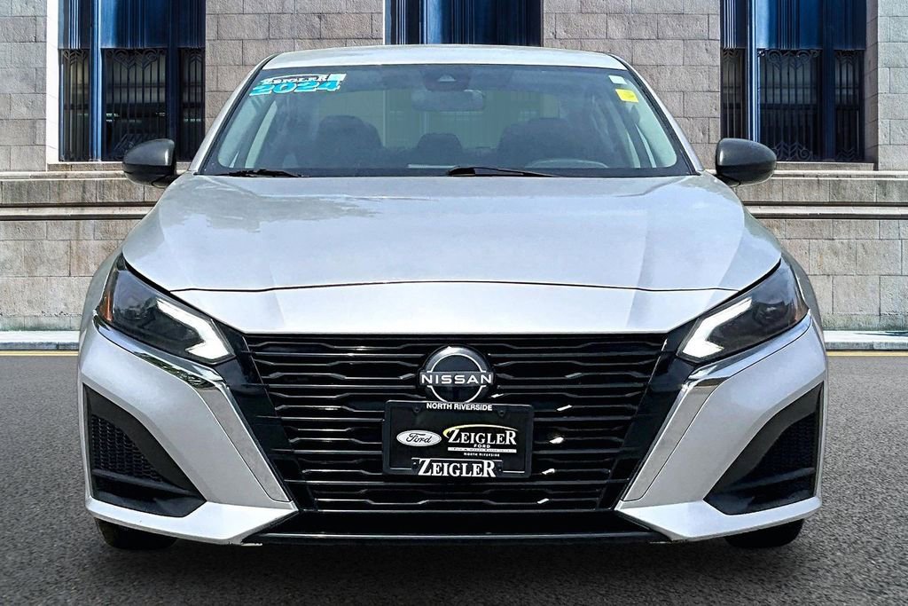 Used 2024 Nissan Altima 2.5 SV FWD image 3