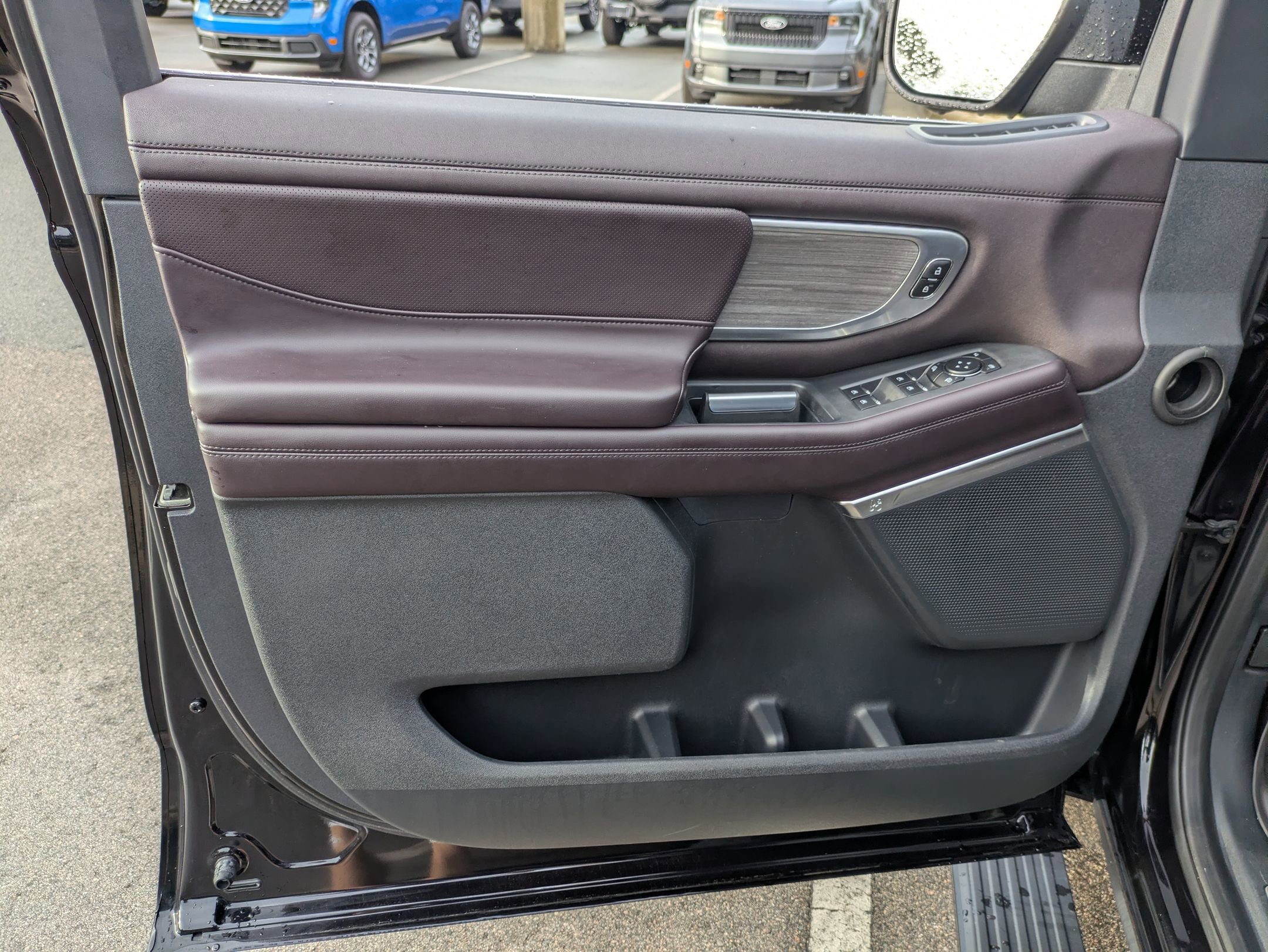 Certified 2025 Ford Expedition Platinum w/ Platinum Ultimate Package AWD/4WD image 15