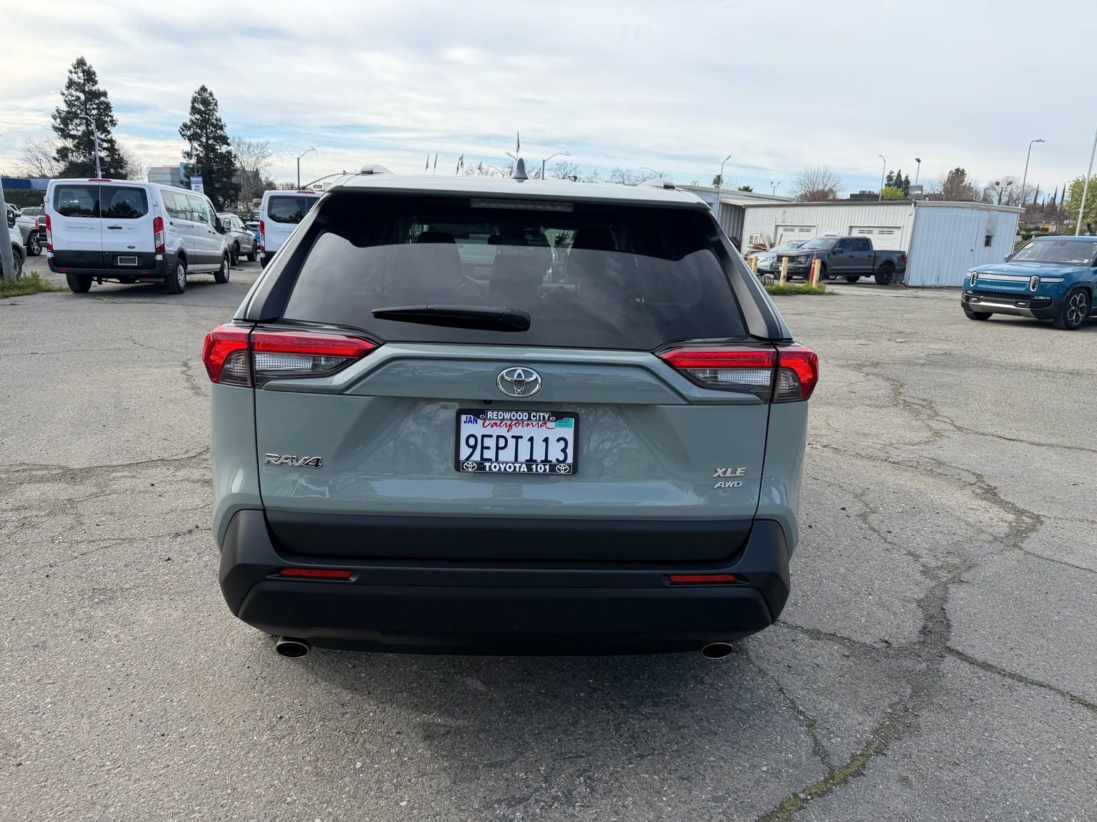 Used 2022 Toyota RAV4 XLE Premium image 4