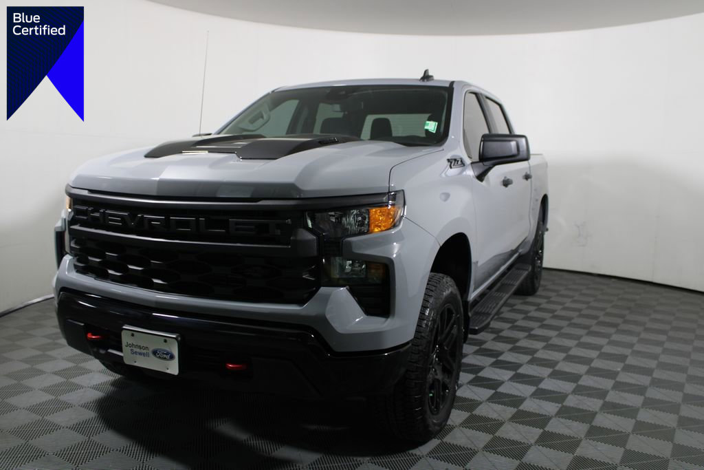 Used 2025 Chevrolet Silverado 1500 Custom Trail Boss w/ LPO, Dark Essentials Package image 1