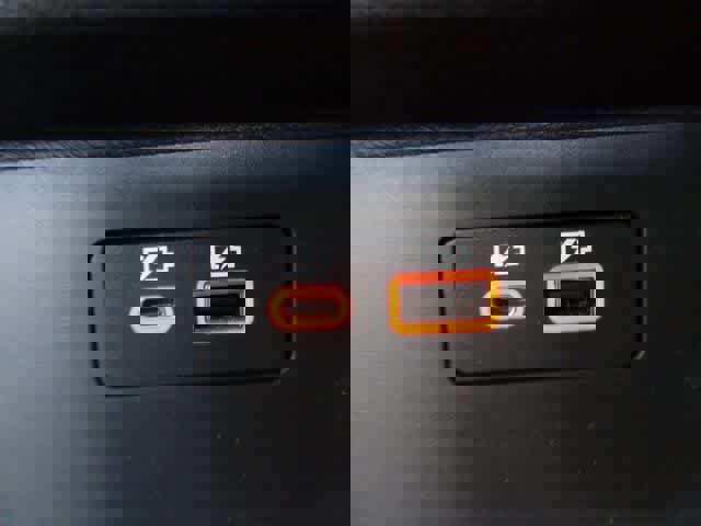 Used 2024 Nissan Frontier SV w/ Technology Package image 11