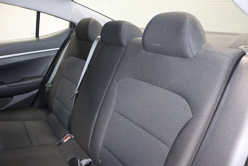 Used 2020 Hyundai Elantra SE w/ Winter Weather Package image 18