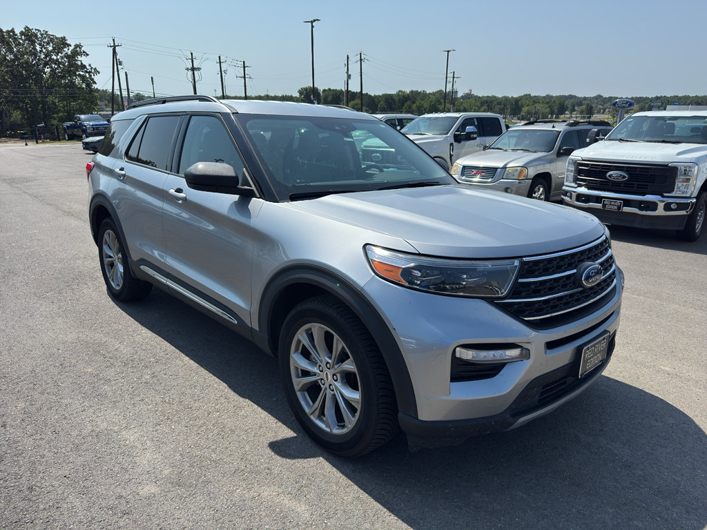 Certified 2022 Ford Explorer XLT w/ Equipment Group 202A AWD/4WD image 3