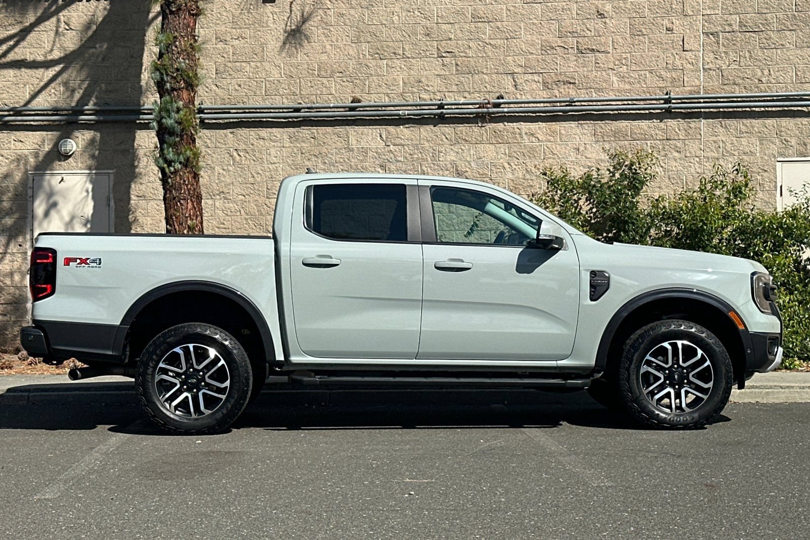 Certified 2024 Ford Ranger Lariat w/ FX4 Off-Road Package AWD/4WD image 2