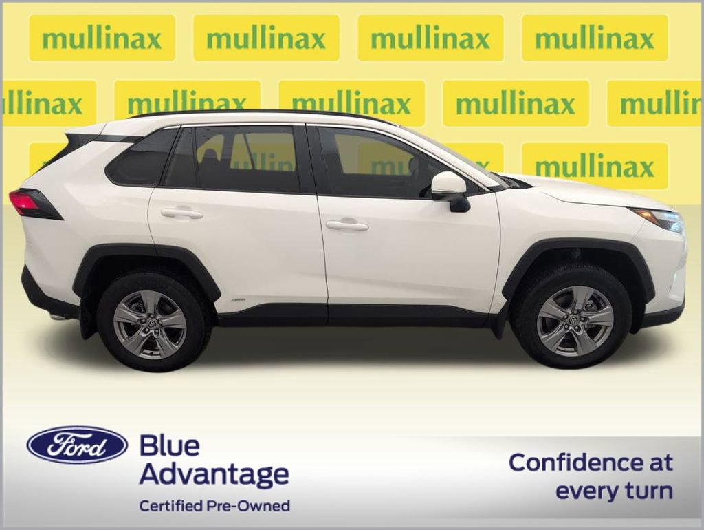 Used 2024 Toyota RAV4 XLE w/ Convenience Package image 5