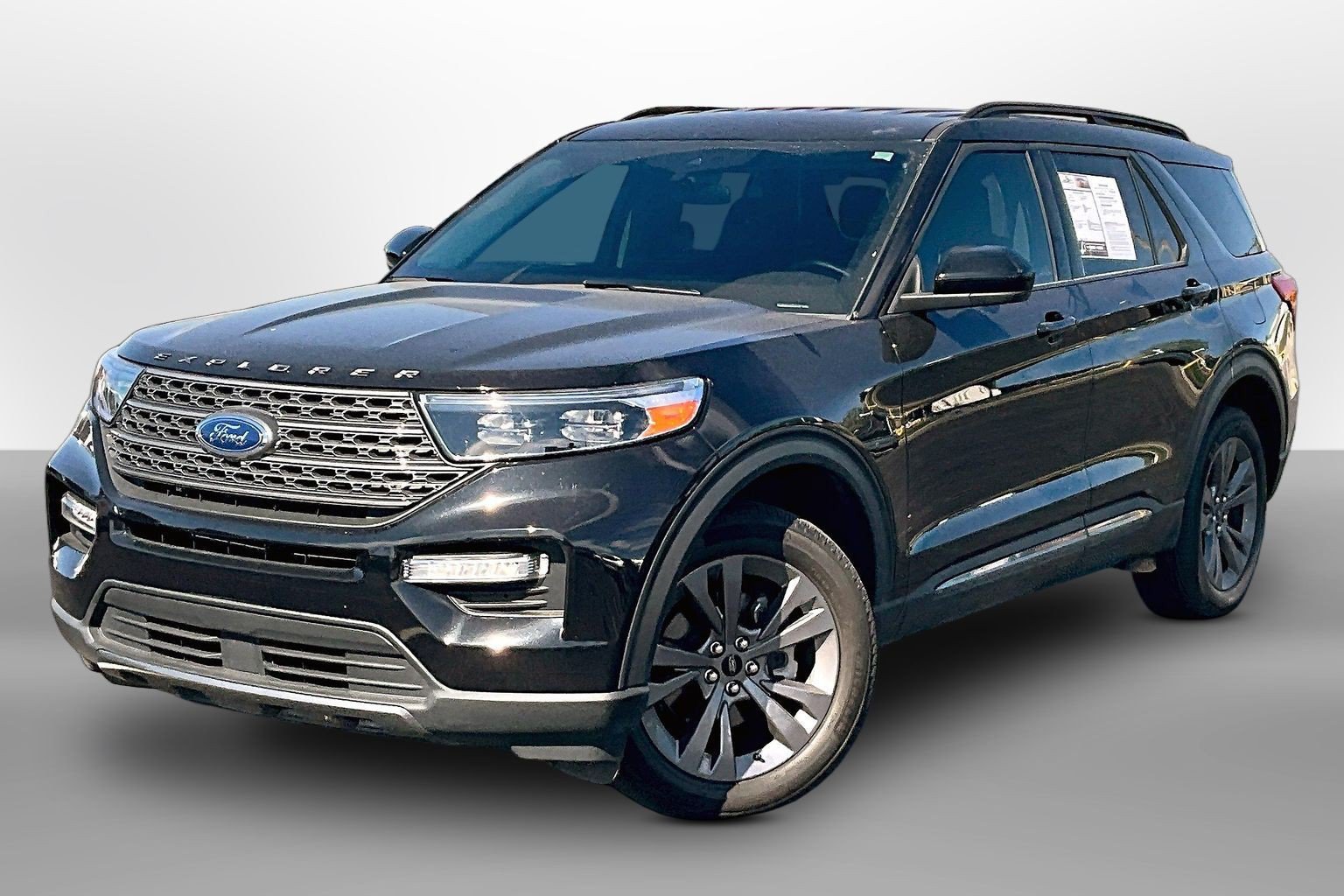 Certified 2023 Ford Explorer XLT w/ Equipment Group 202A AWD/4WD image 13
