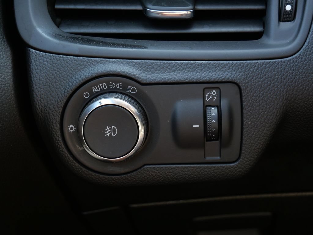Used 2018 Buick Envision Preferred FWD image 16