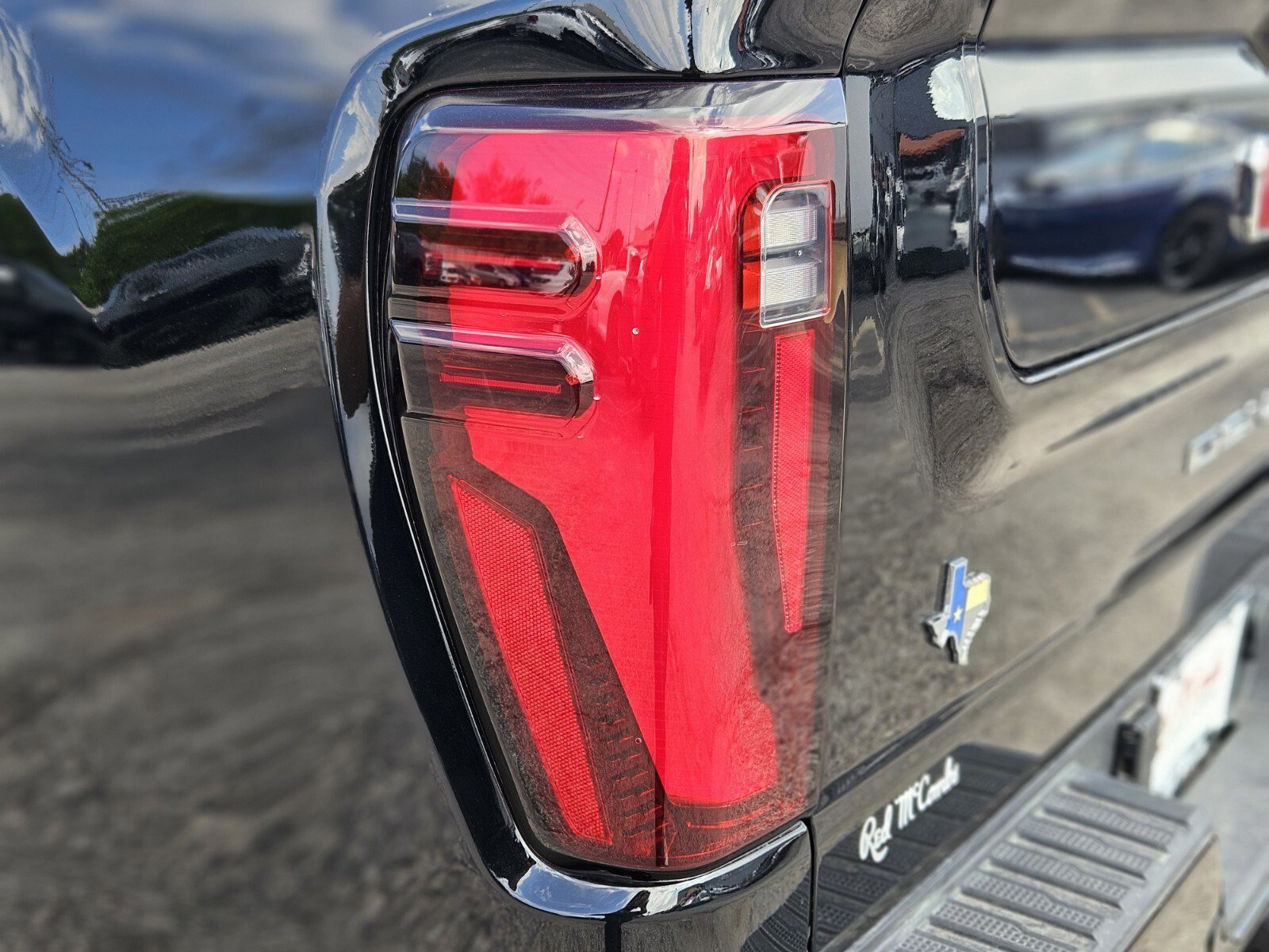 Used 2024 GMC Sierra 2500 Denali w/ Denali Reserve Package image 10