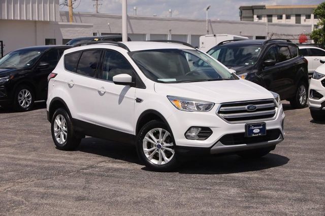 Certified 2018 Ford Escape SE w/ SE Sync 3 Package AWD/4WD image 2