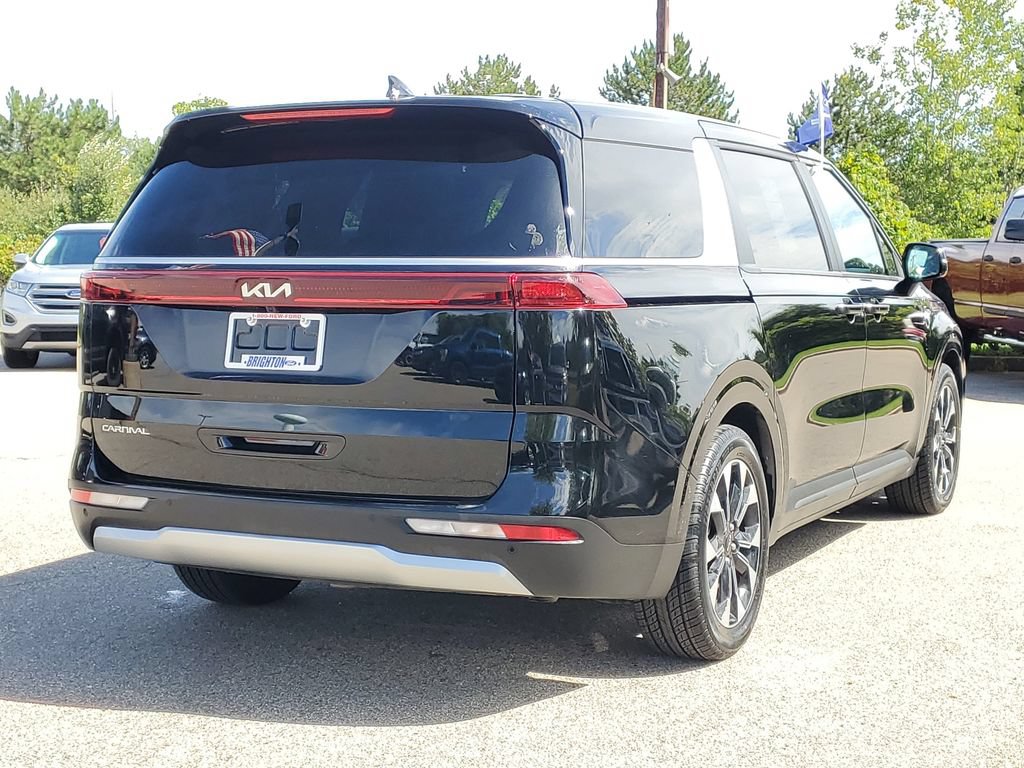 Used 2024 Kia Carnival EX FWD image 4