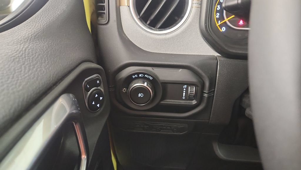 Used 2024 Jeep Wrangler Unlimited Sahara AWD/4WD image 21