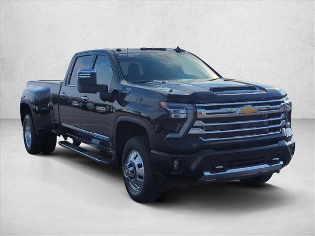 Used 2024 Chevrolet Silverado 3500 High Country w/ High Country Premium Package image 3
