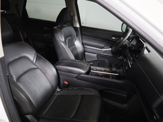 Used 2022 Nissan Pathfinder SL w/ SL Black Package AWD/4WD image 9
