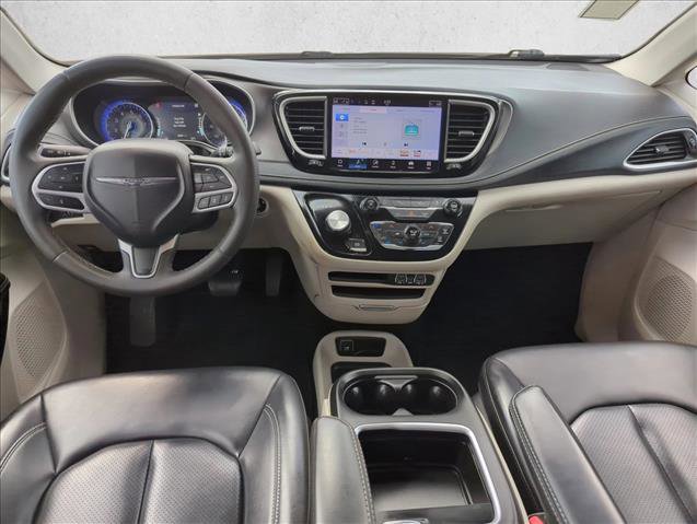 Used 2023 Chrysler Pacifica Touring-L FWD image 19