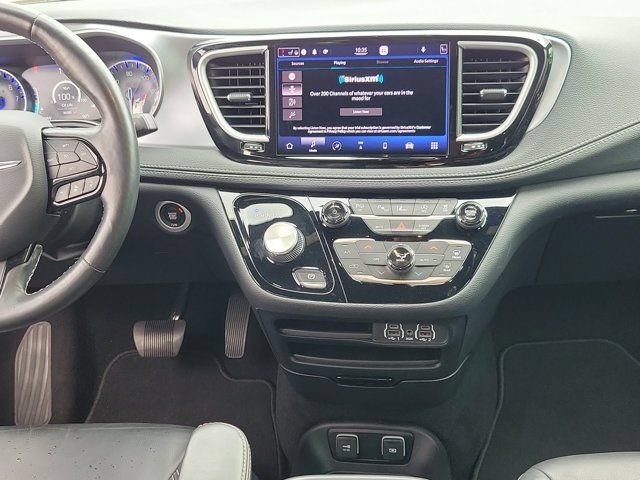 Used 2021 Chrysler Pacifica Touring-L w/ Premium & Safety Sphere Group FWD image 19