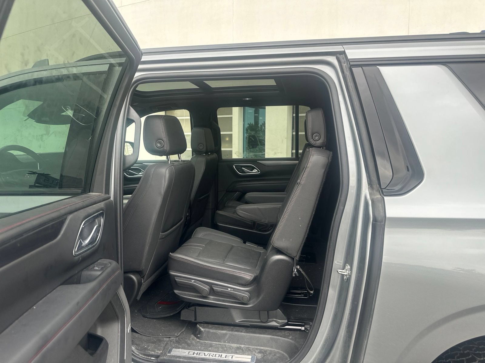 Used 2024 Chevrolet Suburban RST w/ Luxury Package AWD/4WD image 5