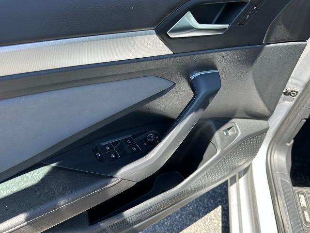 Used 2025 Volkswagen Jetta SE w/ Sunroof Package FWD image 25