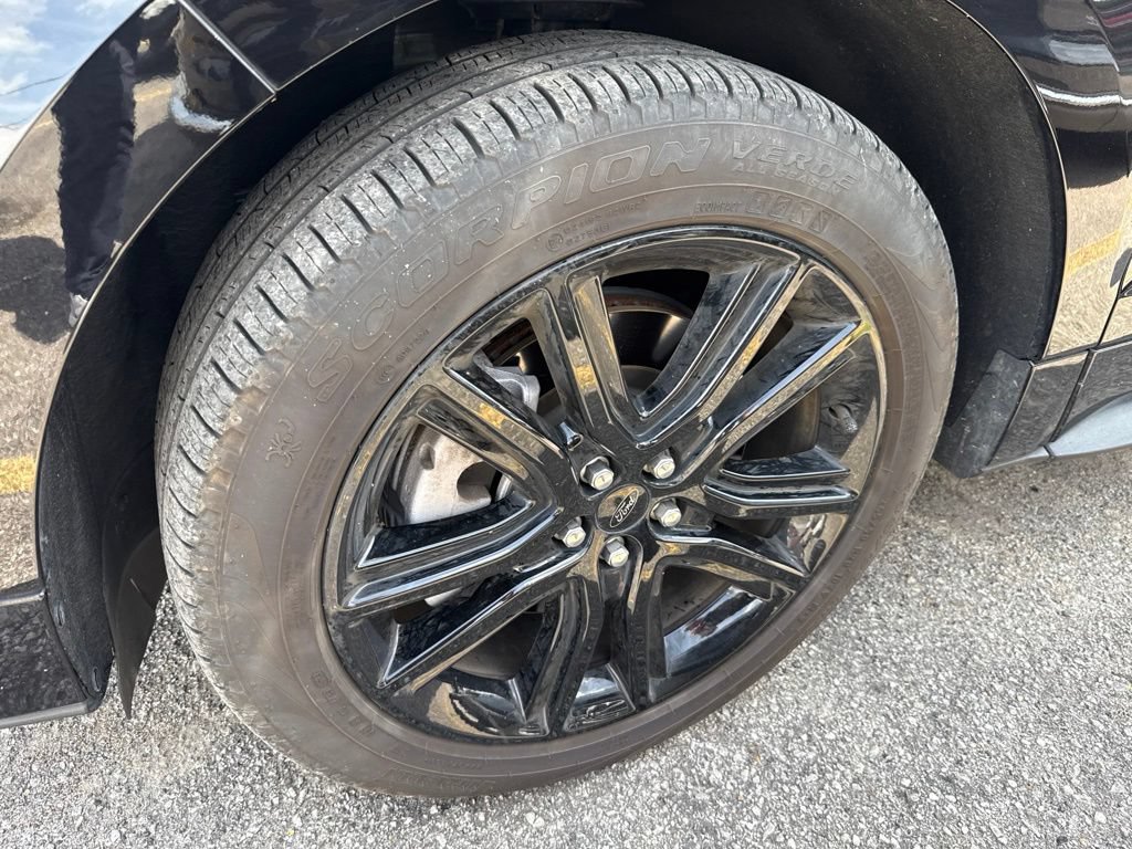 Certified 2024 Ford Edge ST-Line AWD/4WD image 3