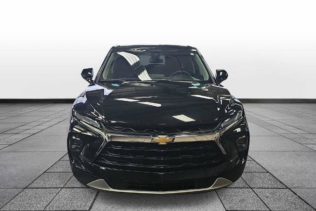 Used 2025 Chevrolet Blazer LT AWD/4WD image 2