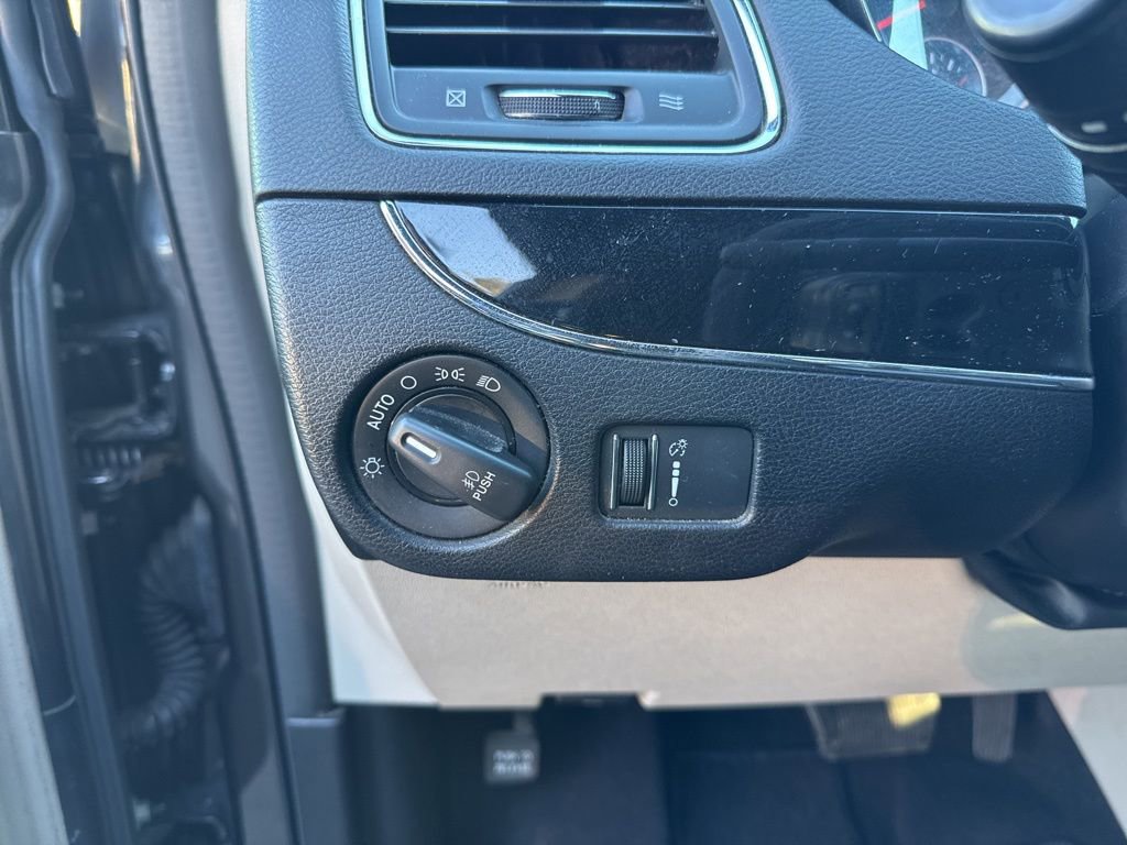 Used 2019 Dodge Grand Caravan SXT image 11