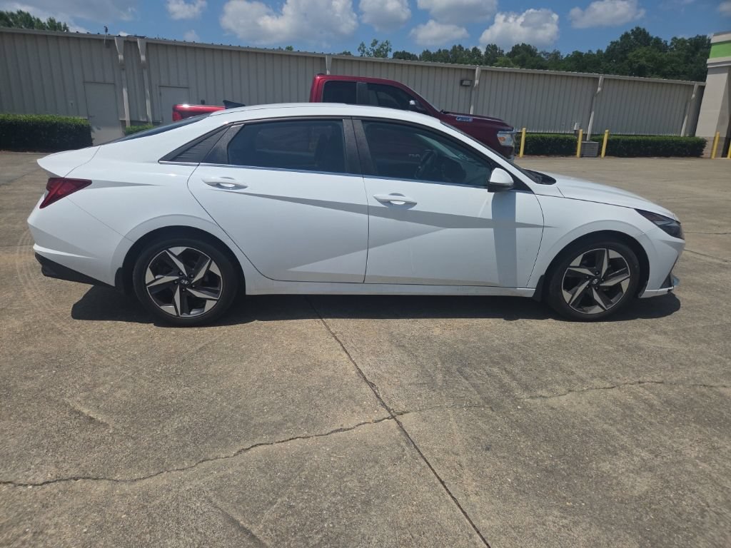 Used 2023 Hyundai Elantra Limited FWD image 9