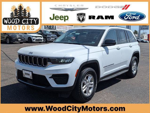 Used 2023 Jeep Grand Cherokee Laredo AWD/4WD image 1