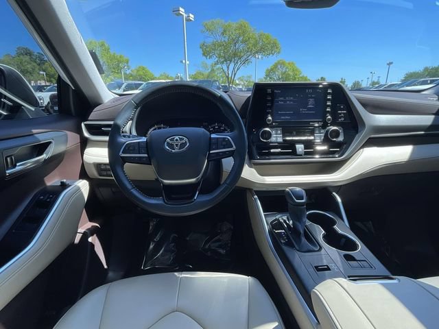 Used 2021 Toyota Highlander XLE FWD image 8