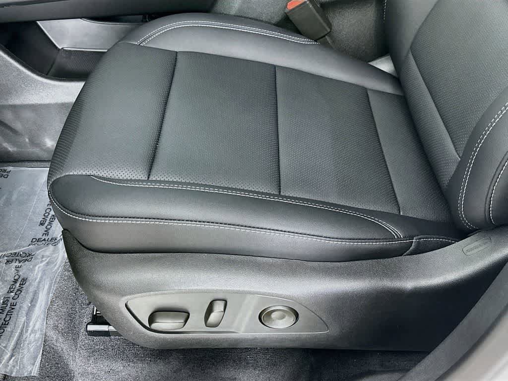 Used 2025 Chevrolet Traverse LT w/ Driver Confidence Package FWD image 31