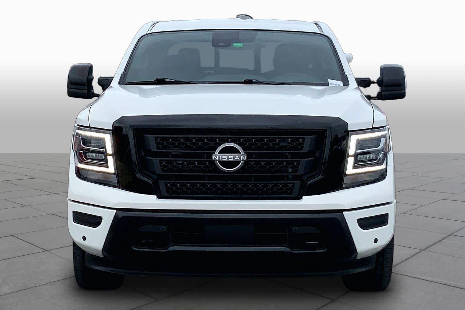 Used 2024 Nissan Titan SV RWD image 4