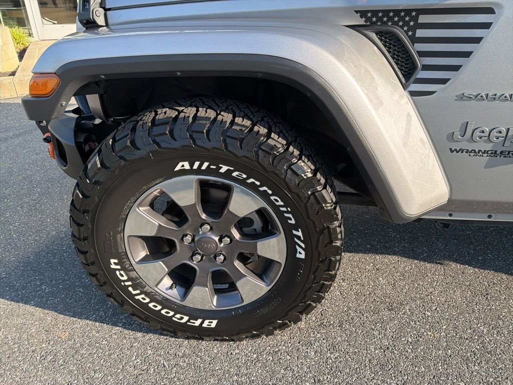 Used 2018 Jeep Wrangler Unlimited Sahara AWD/4WD image 14