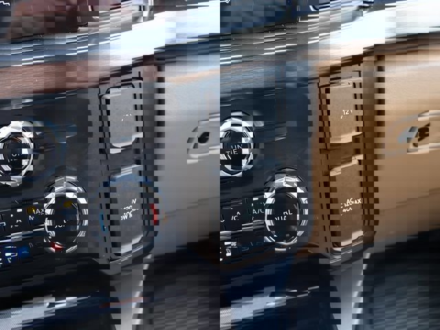 Certified 2025 Ford F250 Lariat w/ Tremor Off-Road Package image 25