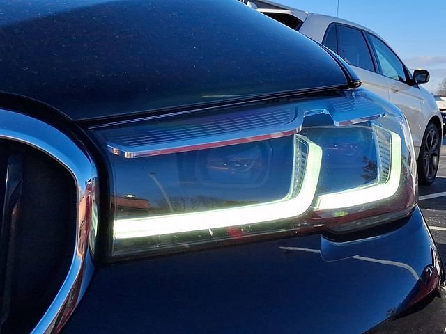 Used 2021 BMW 530i xDrive w/ Premium Package image 9