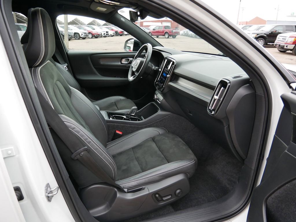 Used 2021 Volvo XC40 P8 Recharge w/ Advanced Package image 8