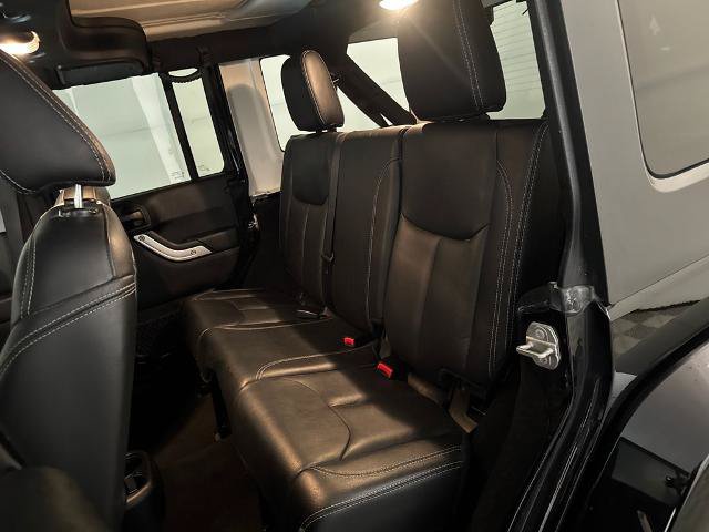 Used 2018 Jeep Wrangler Unlimited Sahara w/ Connectivity Group AWD/4WD image 28